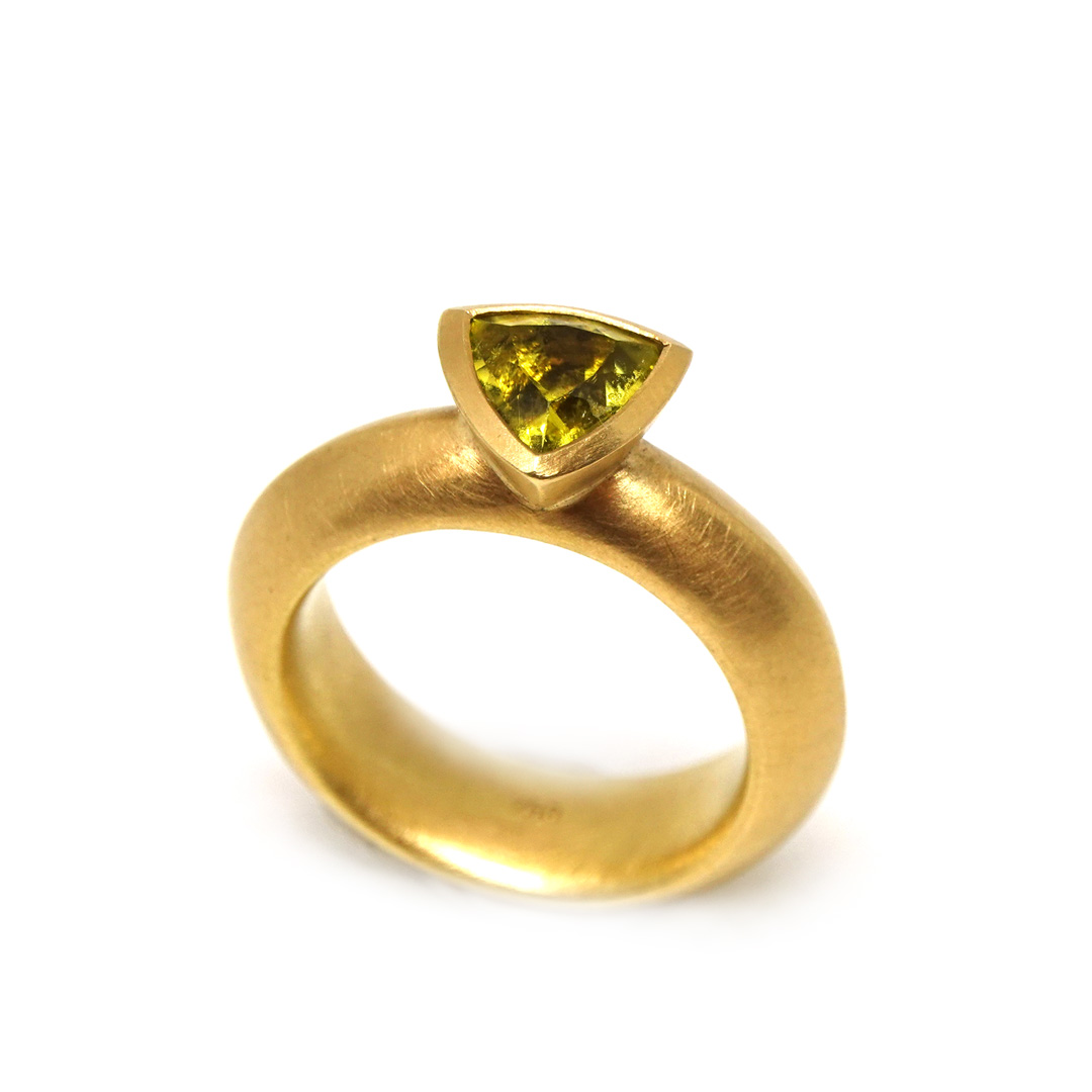Ring mit gelbgrünem Turmalin